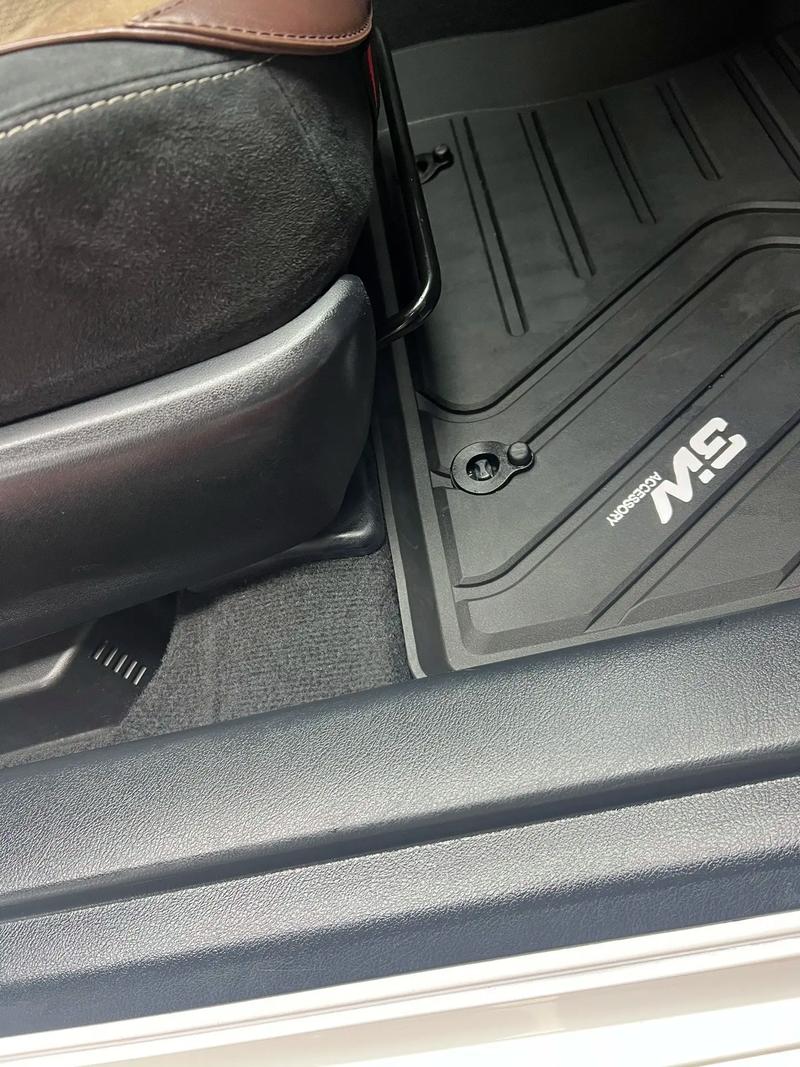 10年老車塑料件鍍膜后的煥新效果